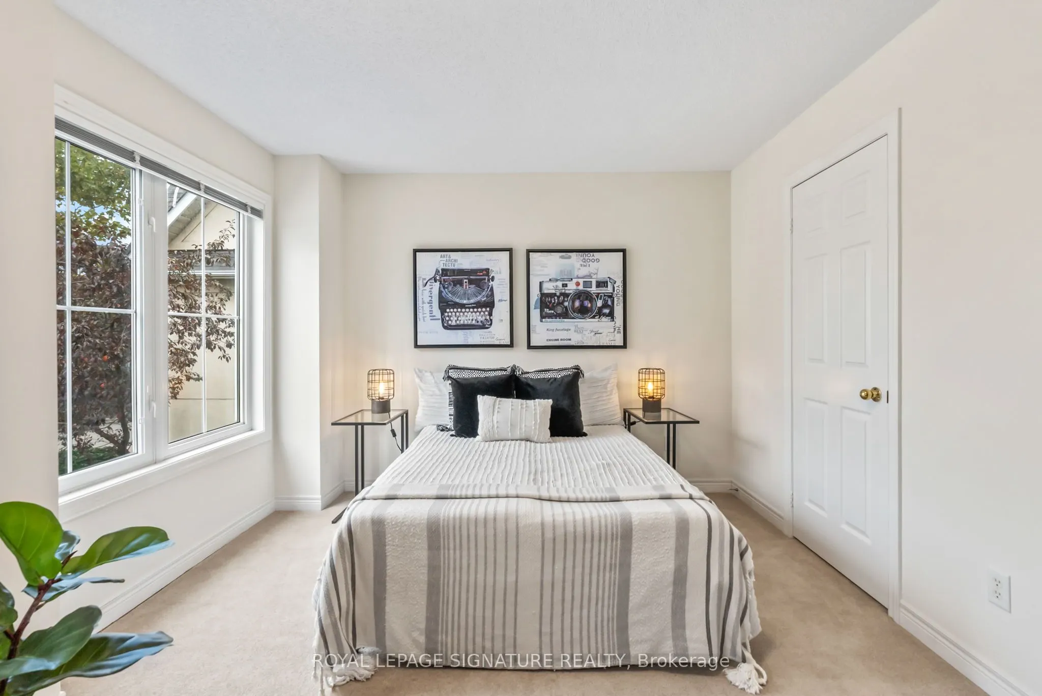 800 Dundas Street W, #25