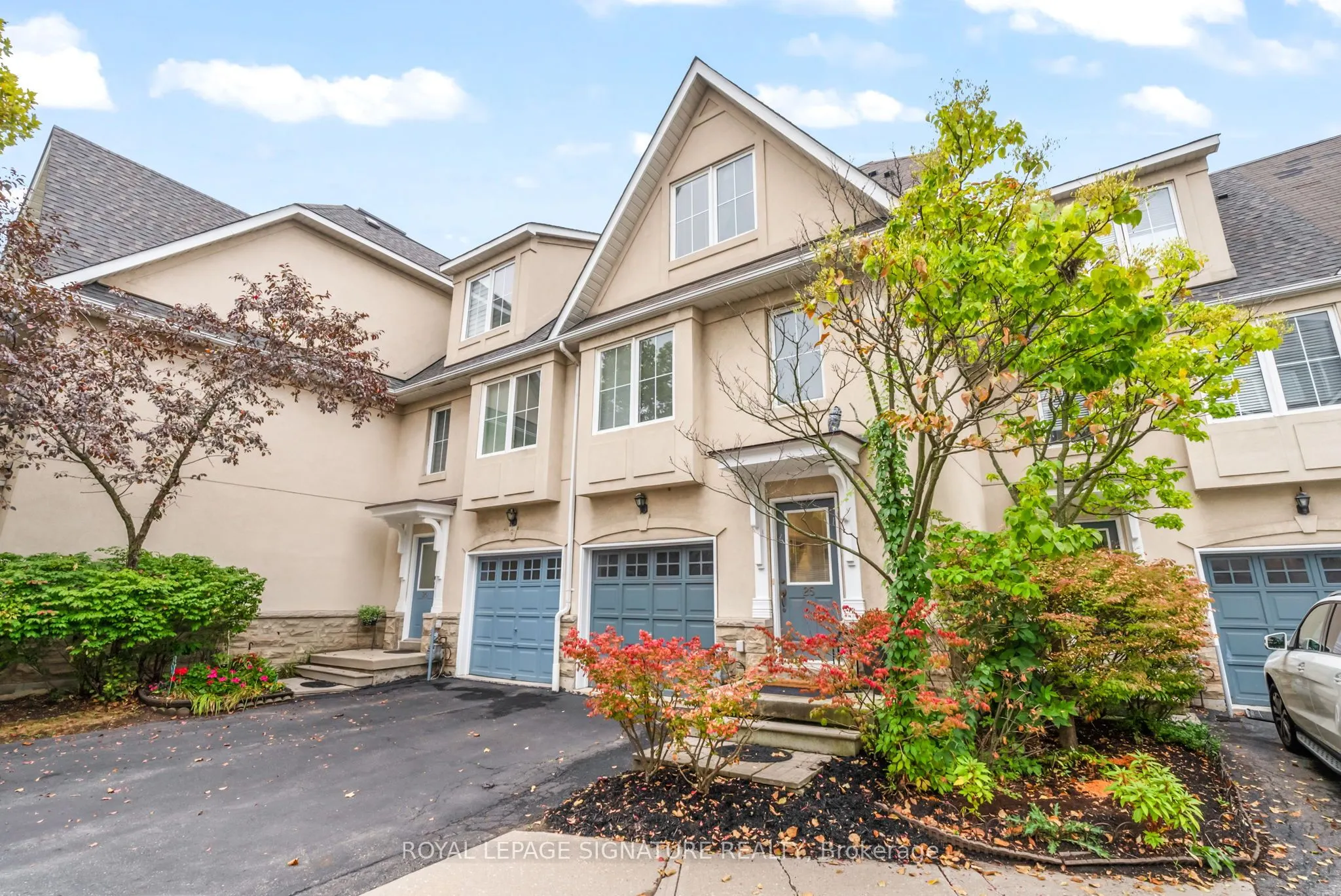 800 Dundas Street W, #25