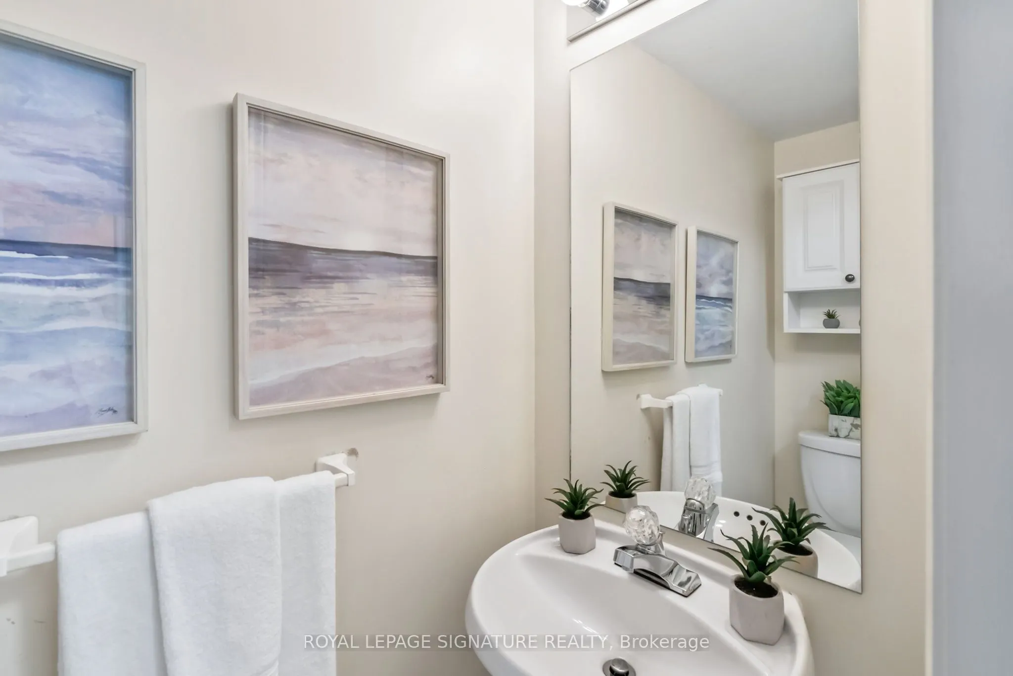 800 Dundas Street W, #25