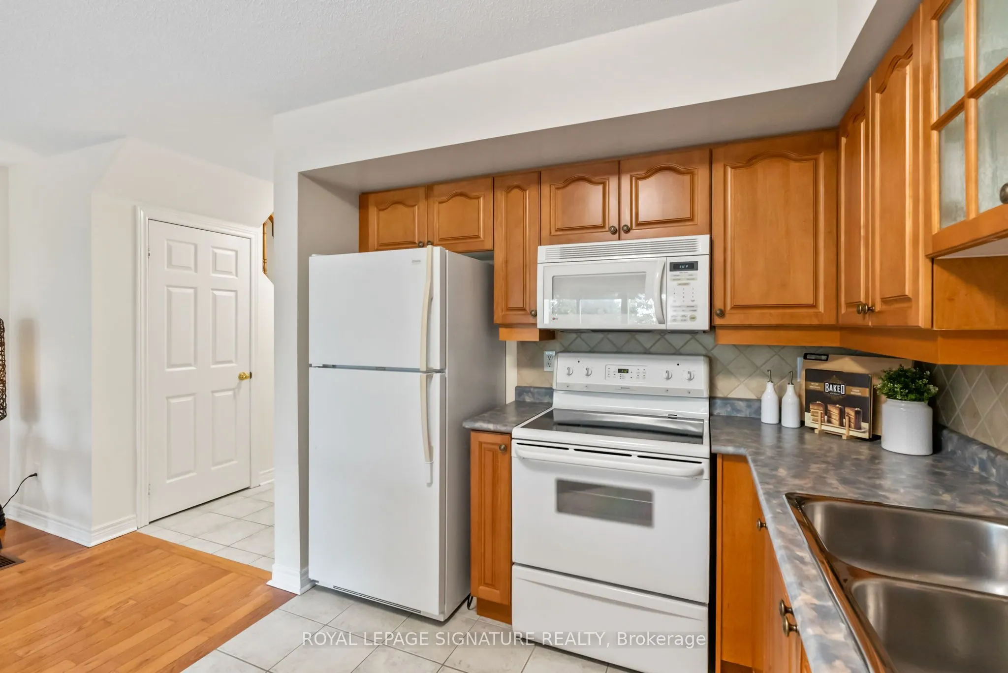 800 Dundas Street W, #25