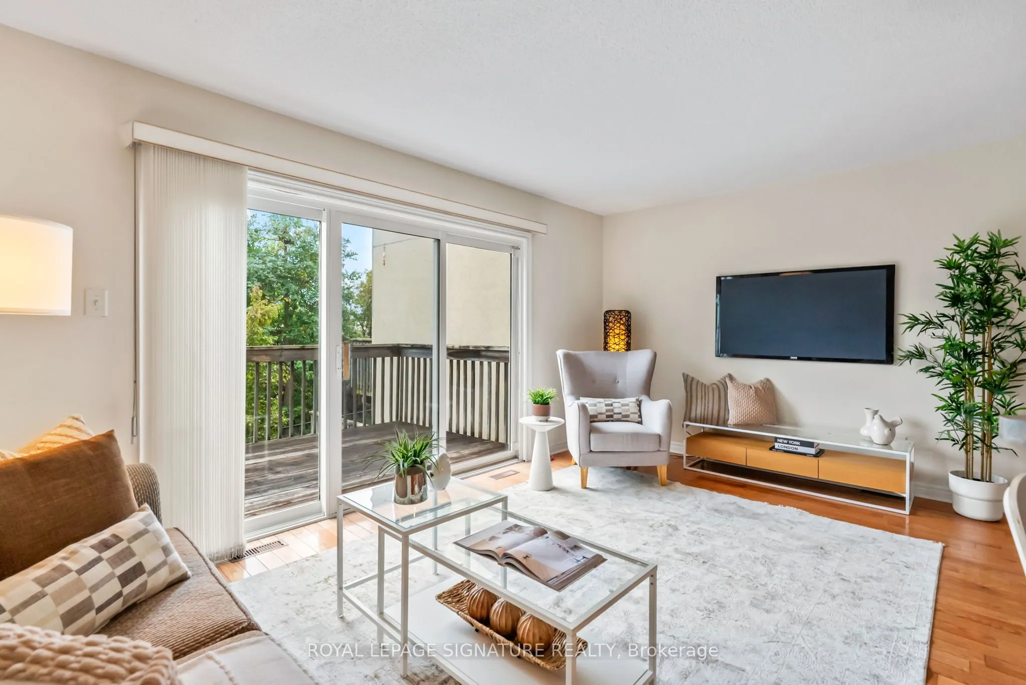 800 Dundas Street W, #25