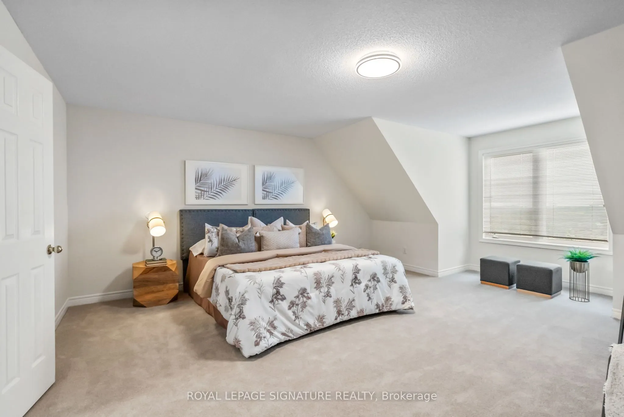 800 Dundas Street W, #25