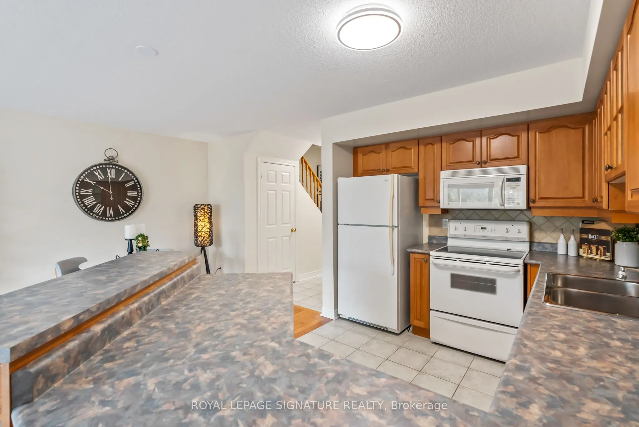 800 Dundas Street W, #25