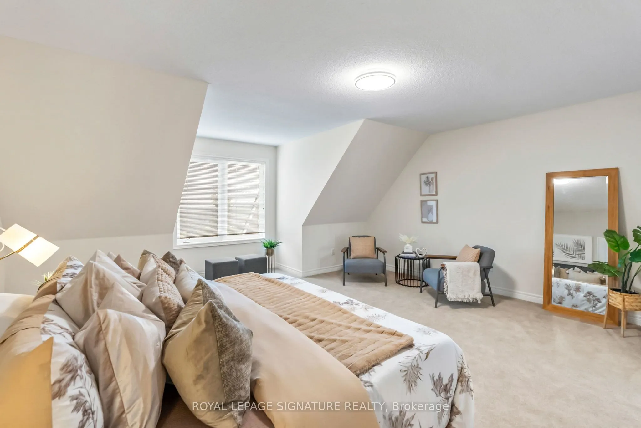 800 Dundas Street W, #25