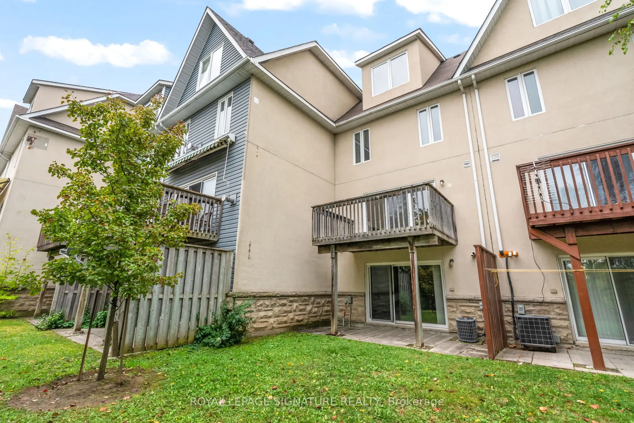 800 Dundas Street W, #25