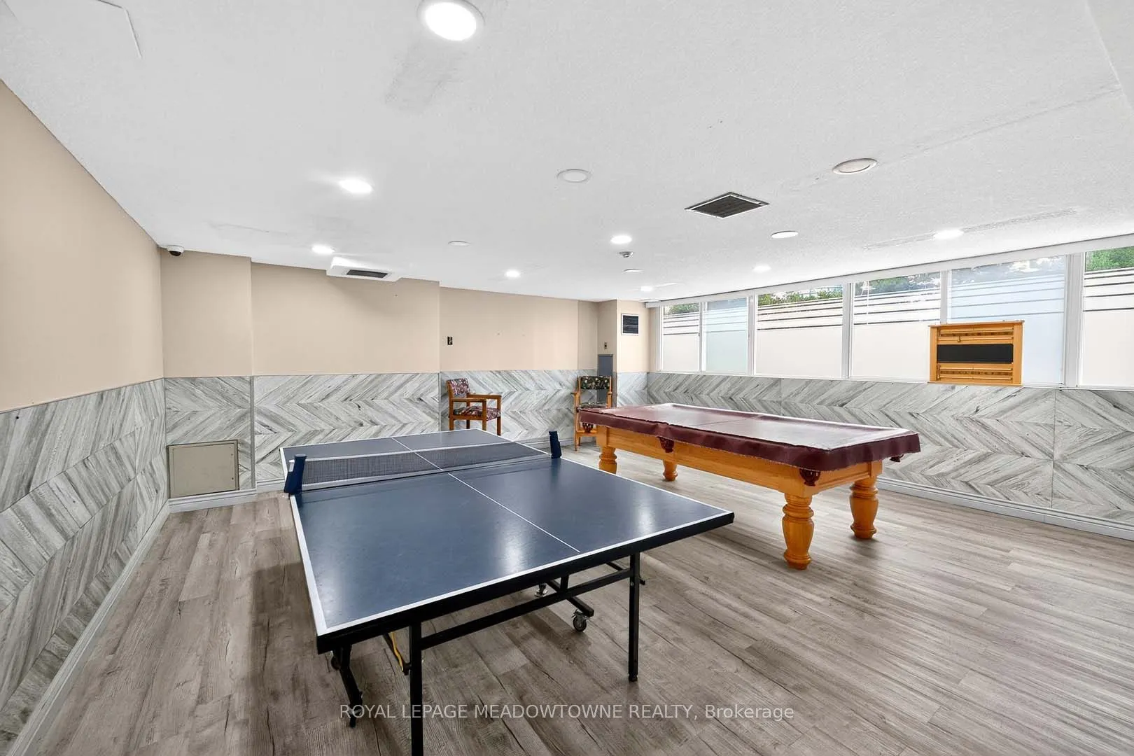 3695 Kaneff Crescent, #102