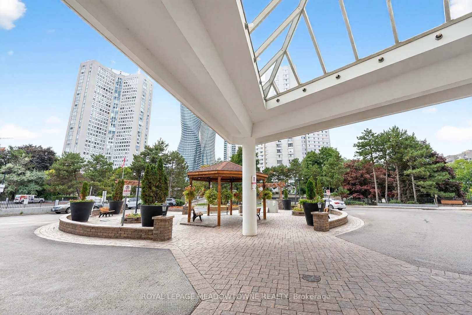 3695 Kaneff Crescent, #102