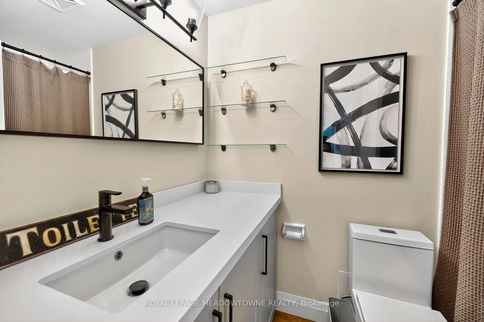 3695 Kaneff Crescent, #102
