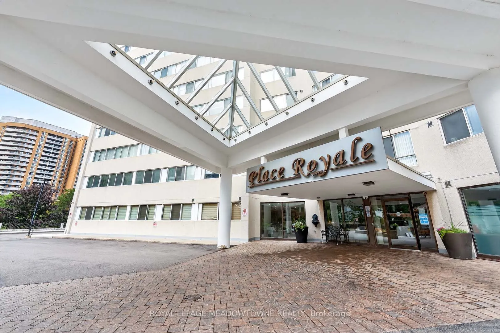 3695 Kaneff Crescent, #102
