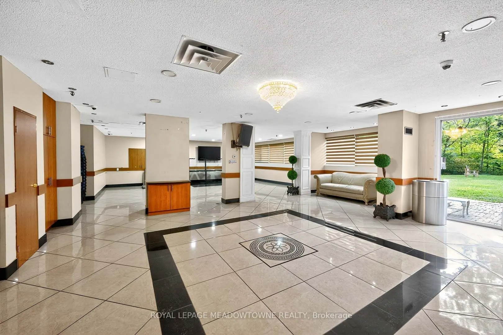 3695 Kaneff Crescent, #102