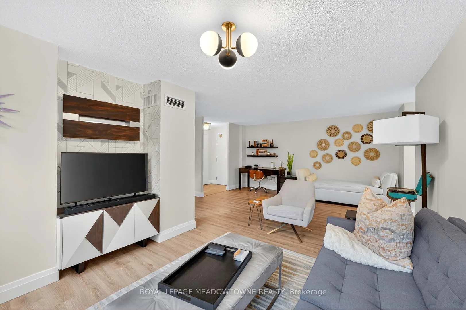 3695 Kaneff Crescent, #102