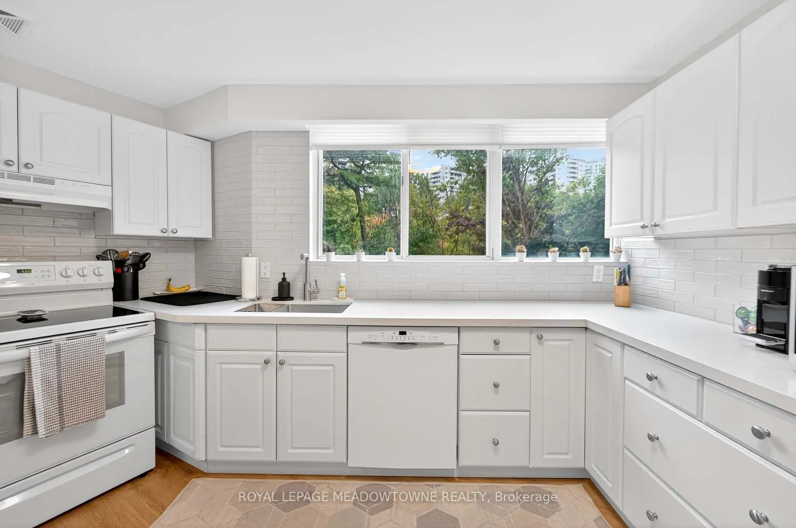 3695 Kaneff Crescent, #102