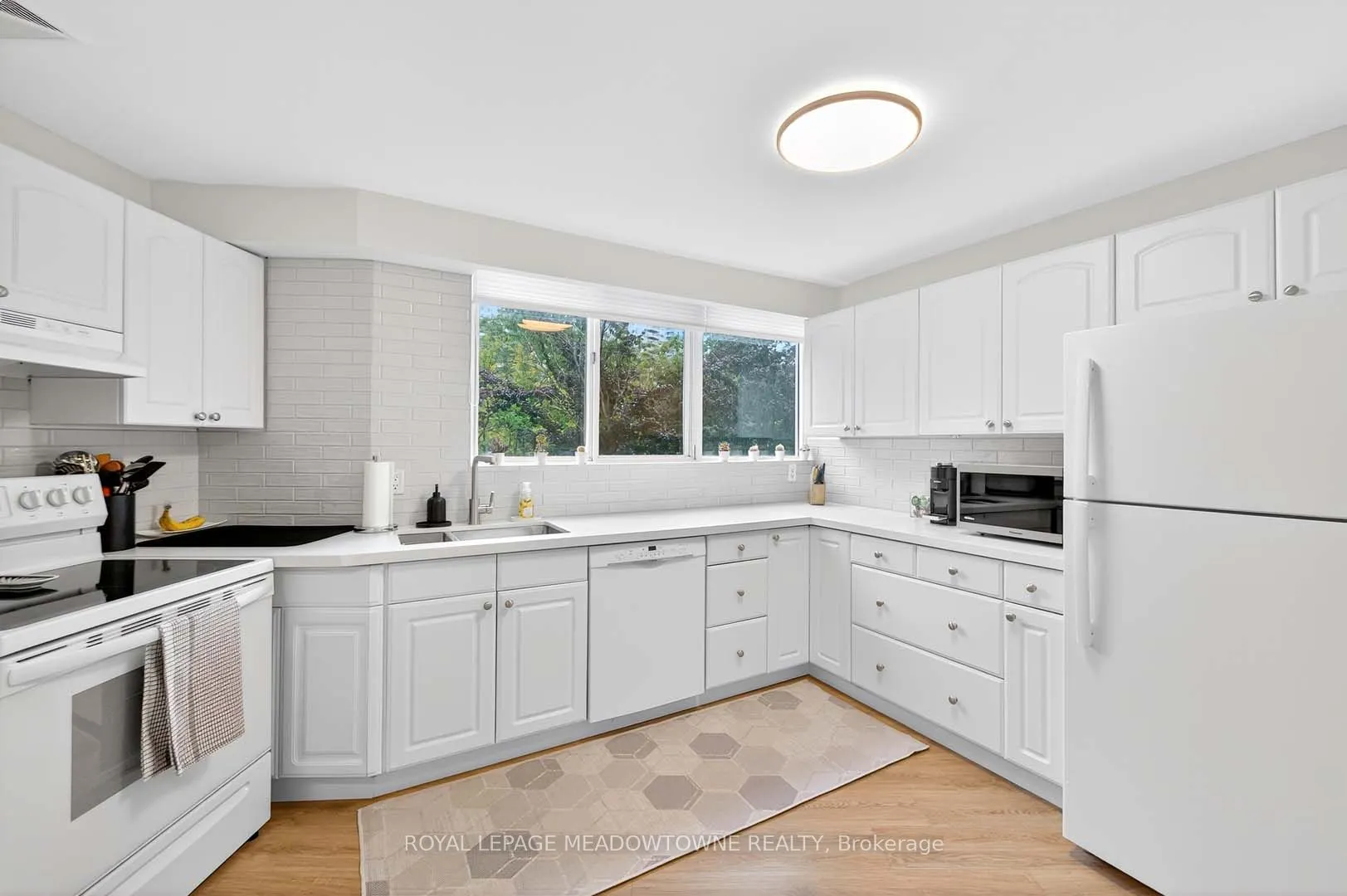 3695 Kaneff Crescent, #102