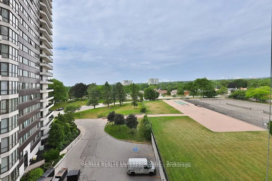 1333 Bloor Street, #606