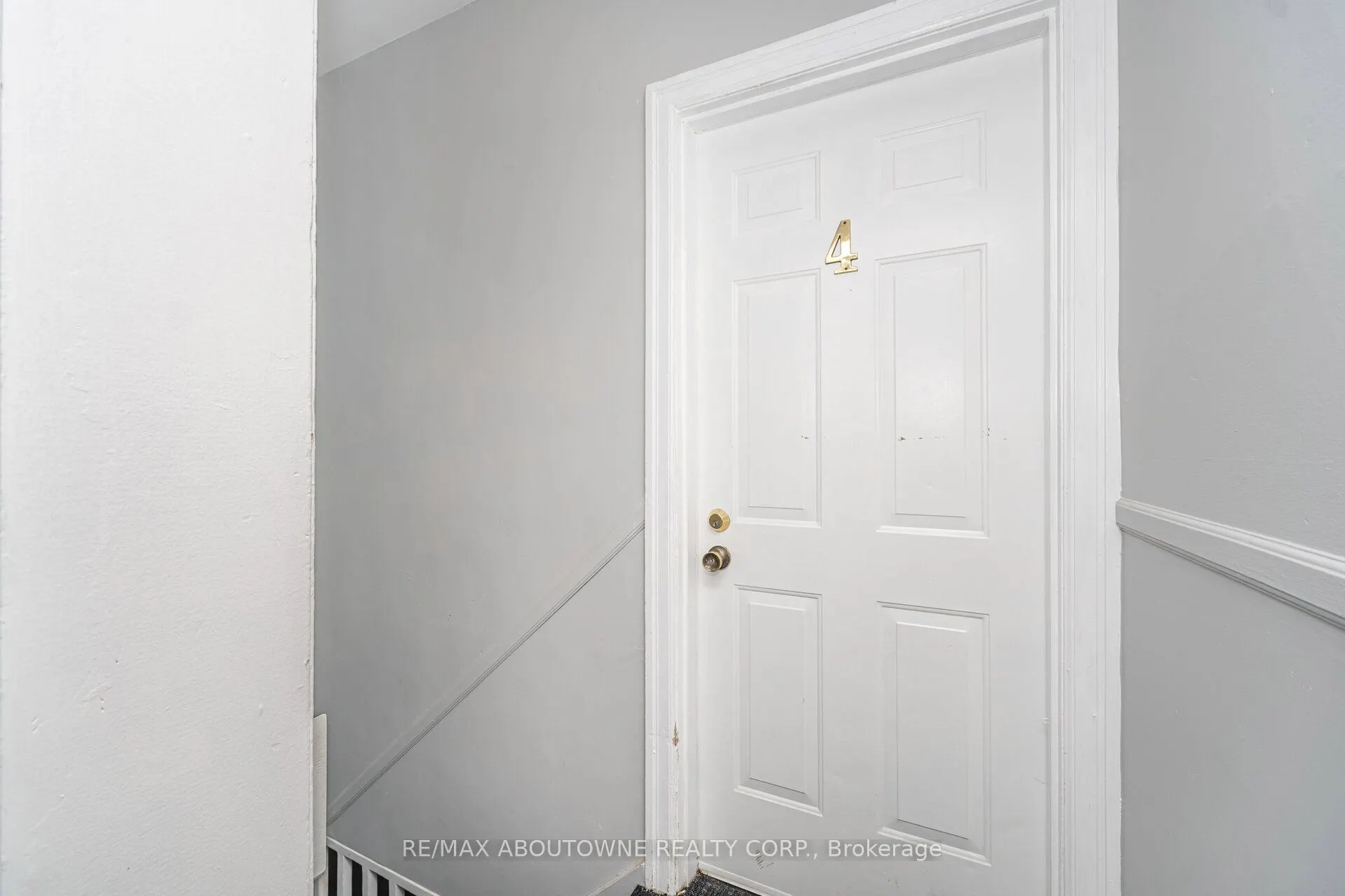 486 Holtby Avenue, #4