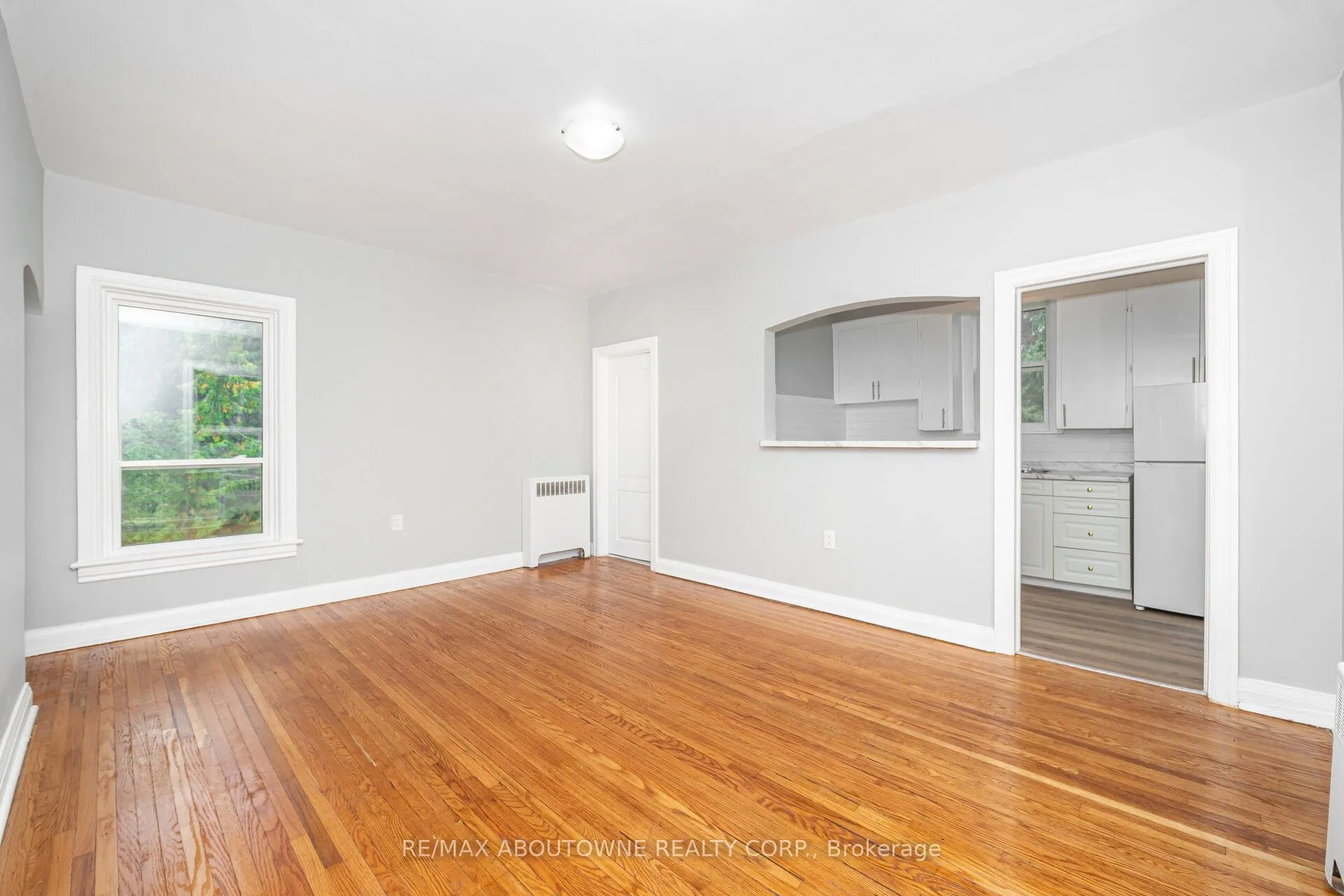 486 Holtby Avenue, #4