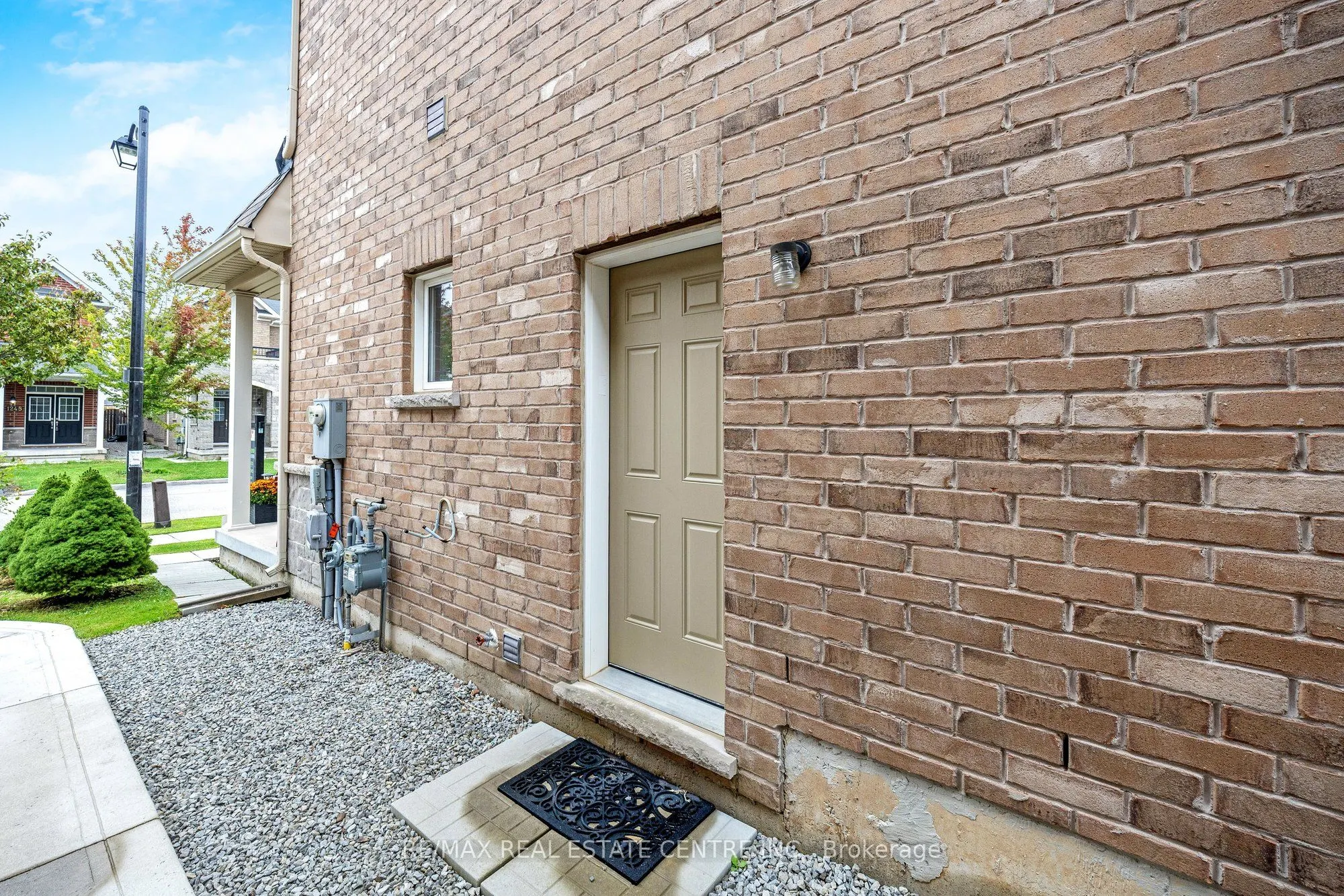 1244 Ruddy Crescent