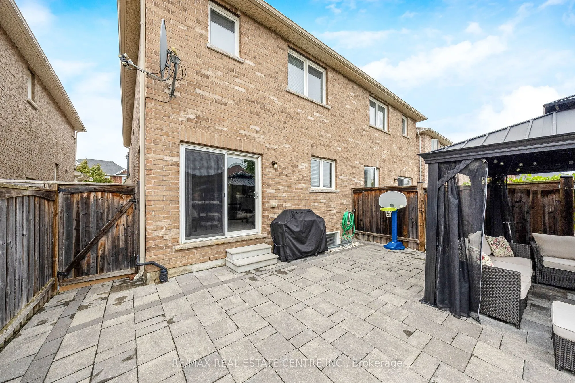 1244 Ruddy Crescent