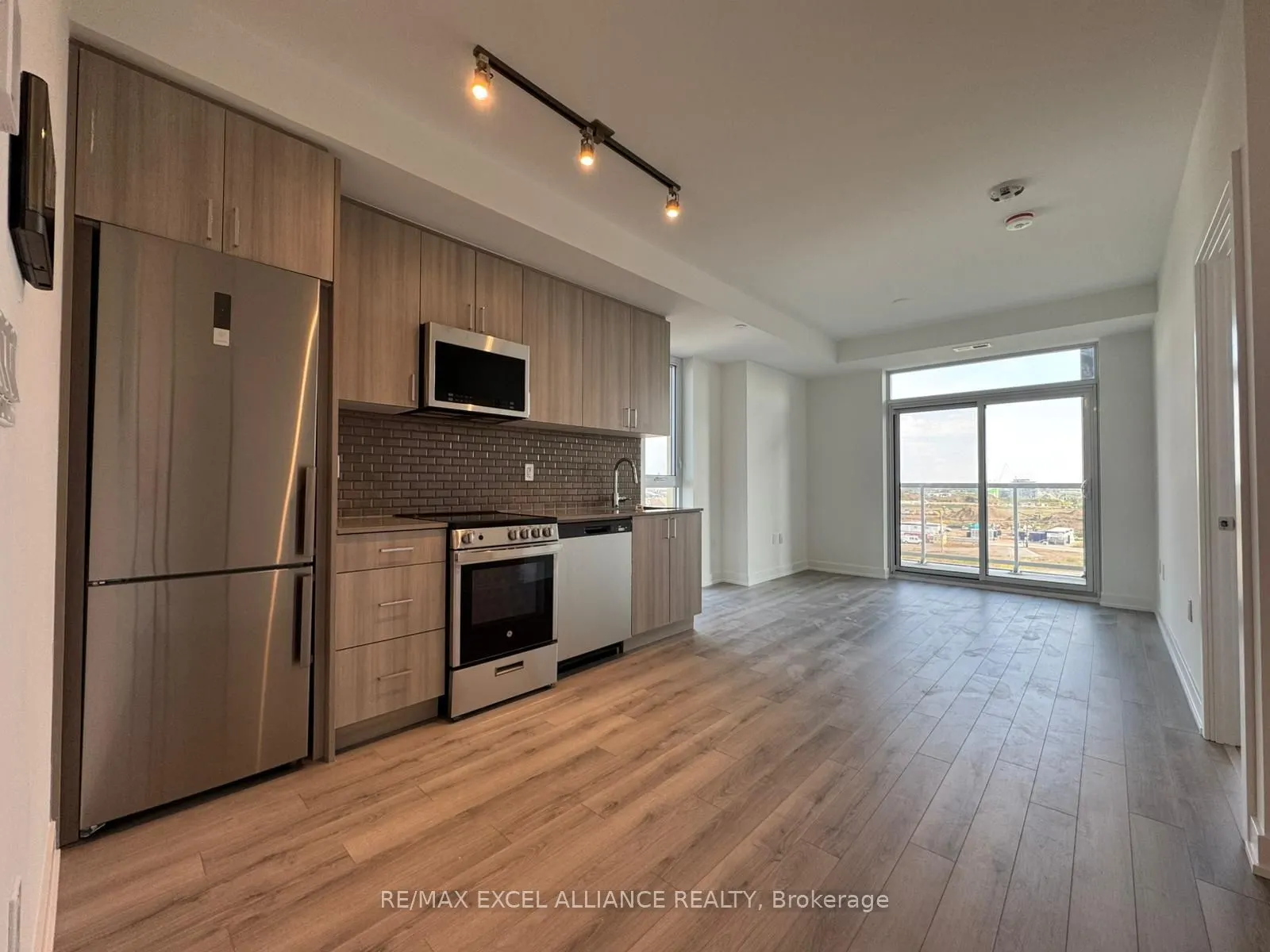 1005 Dundas Street E, #711