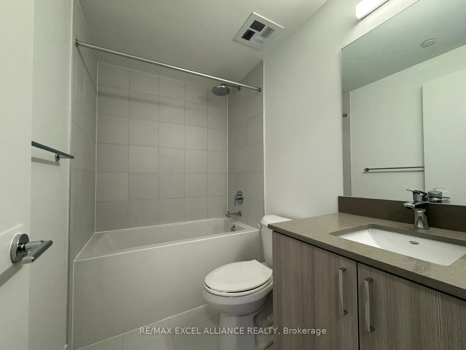 1005 Dundas Street E, #711