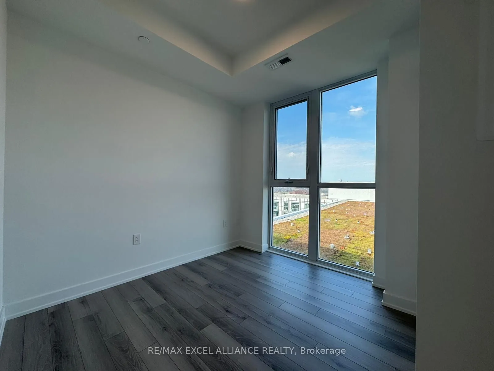 1005 Dundas Street E, #711