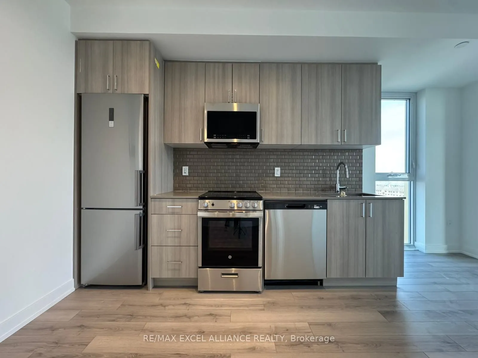 1005 Dundas Street E, #711