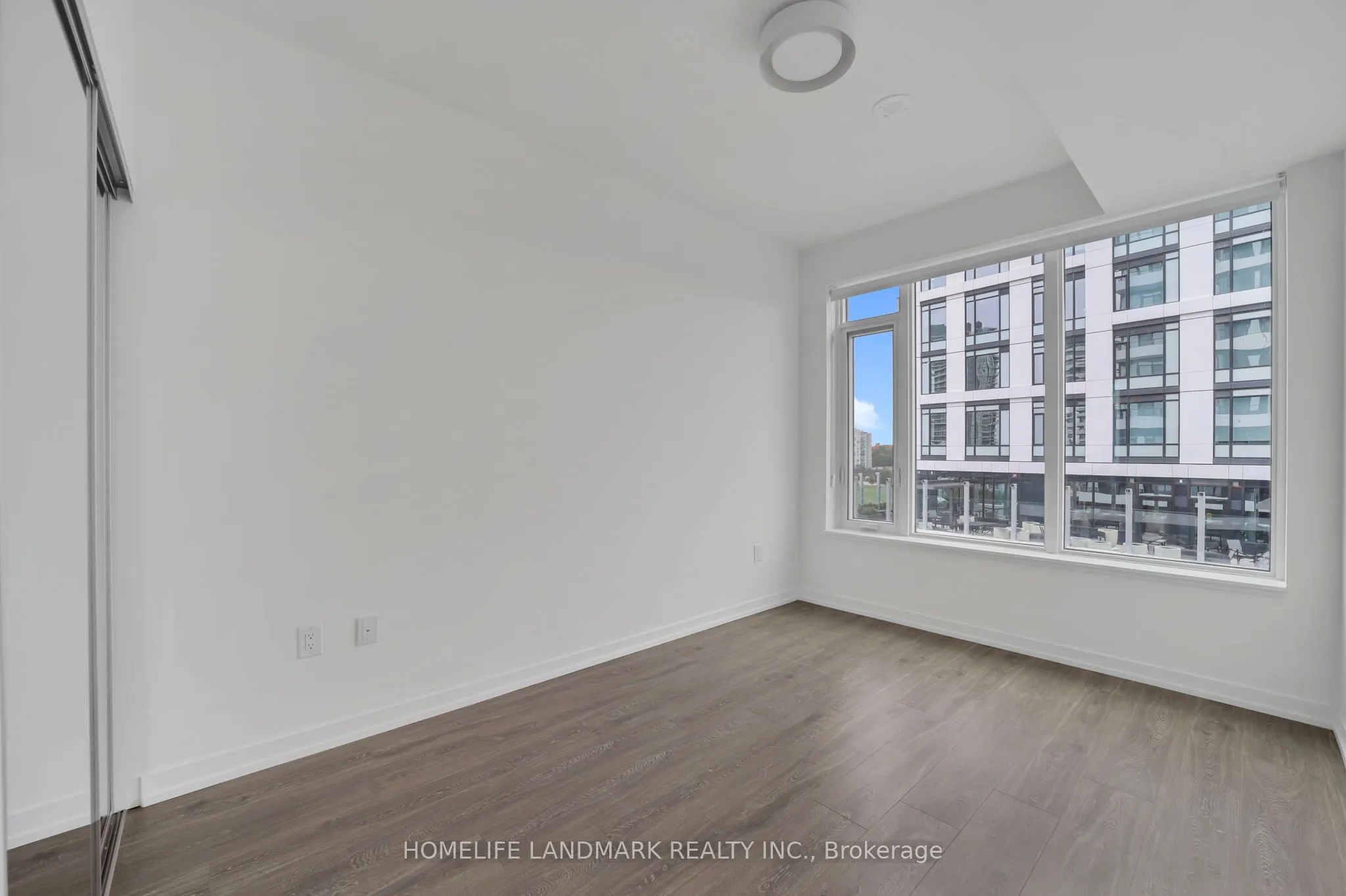 2485 Eglinton Avenue W, #905