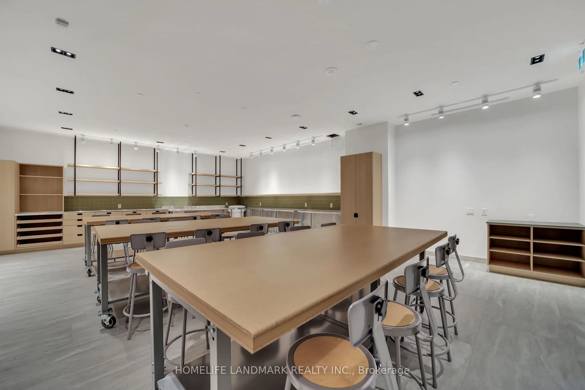 2485 Eglinton Avenue W, #905
