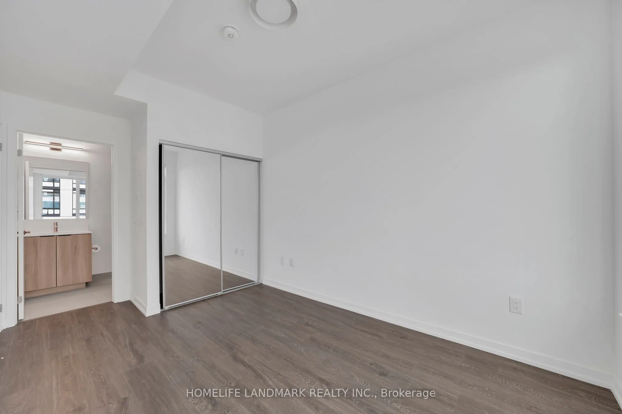 2485 Eglinton Avenue W, #905
