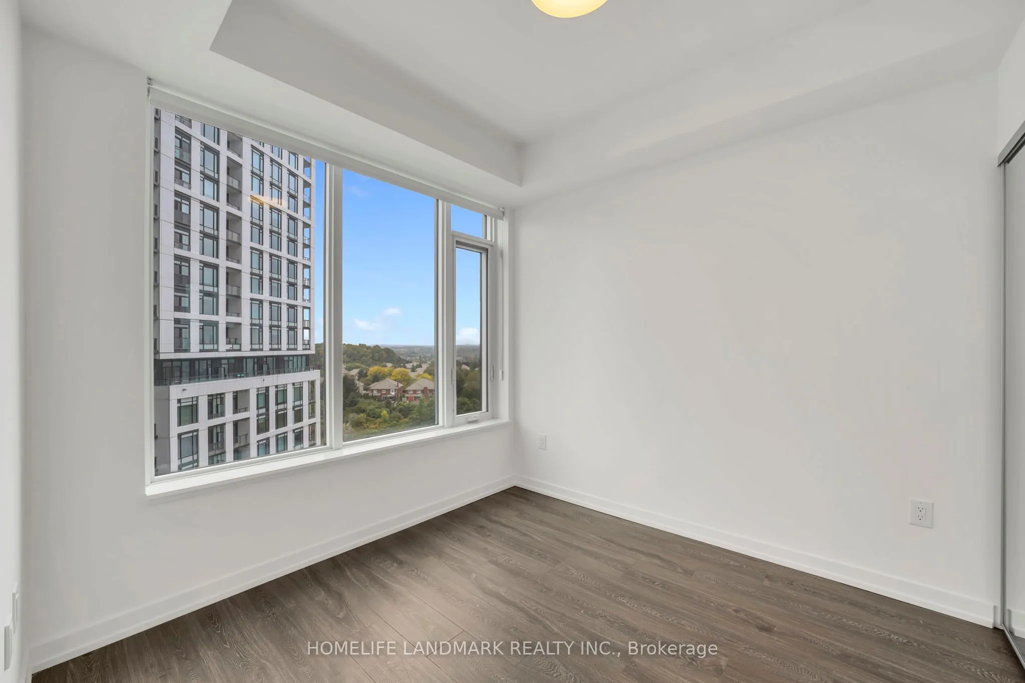 2485 Eglinton Avenue W, #905