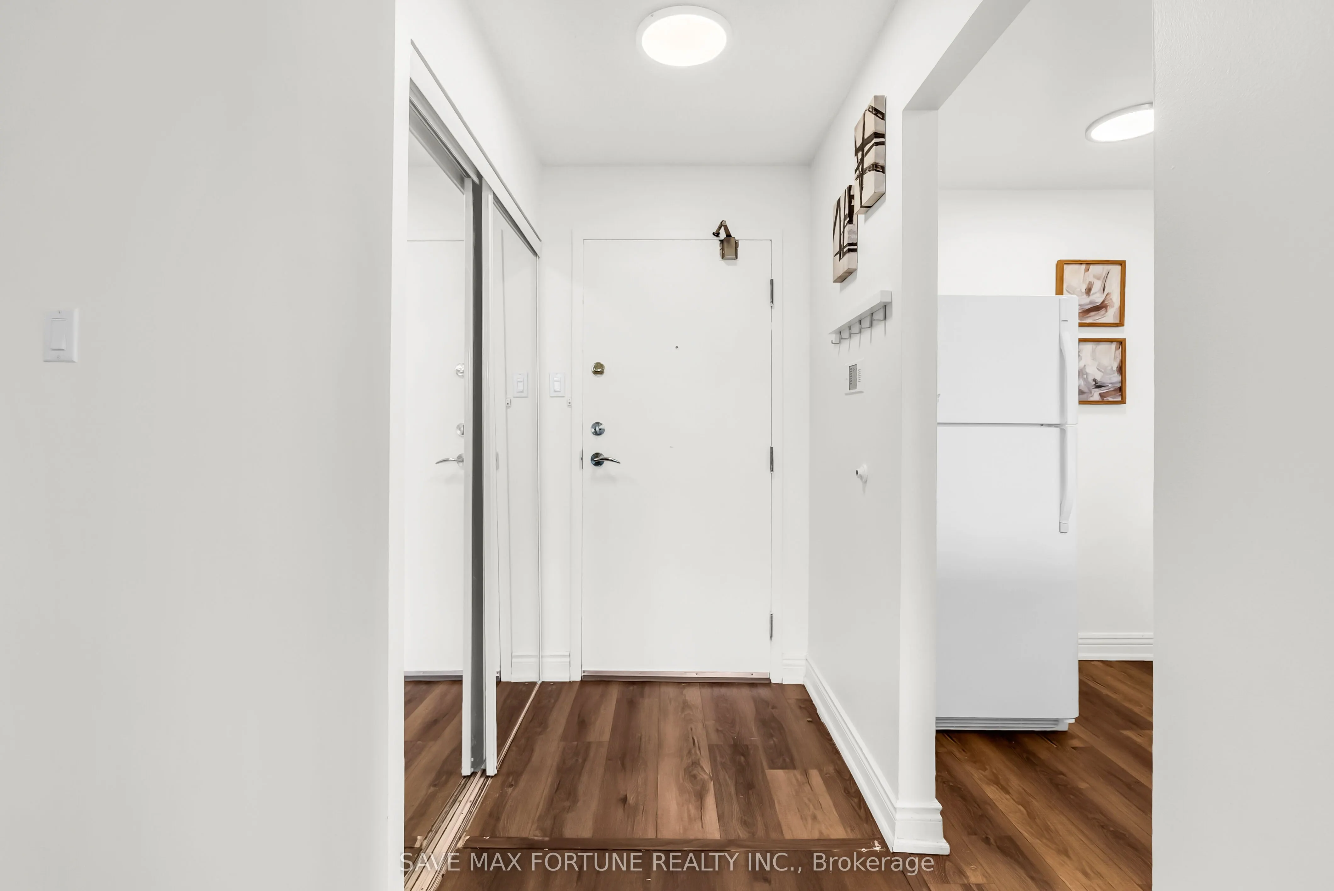 330 Rathburn Road W, #1006