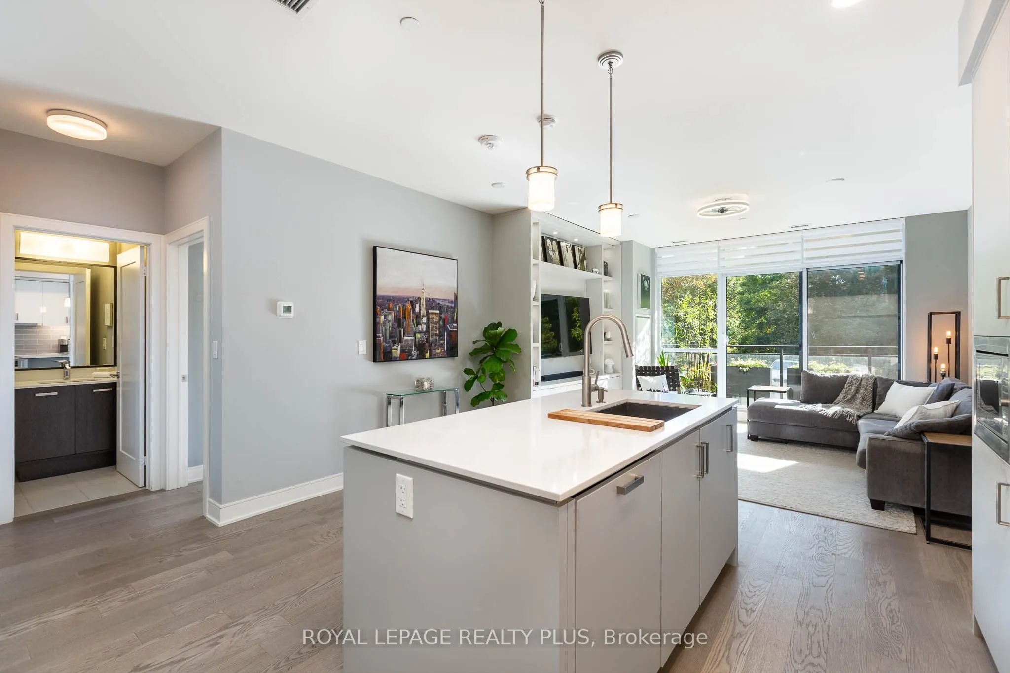 1575 Lakeshore Road W, #105