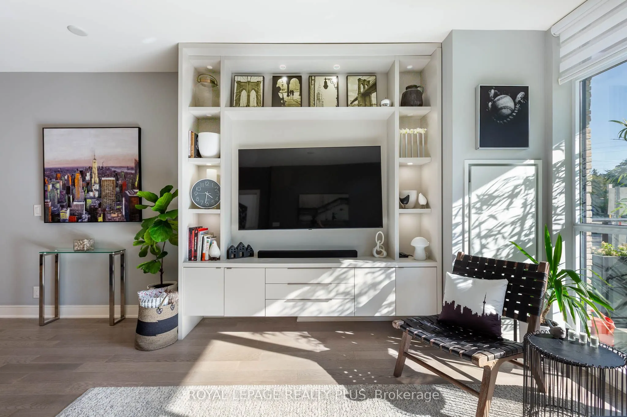 1575 Lakeshore Road W, #105
