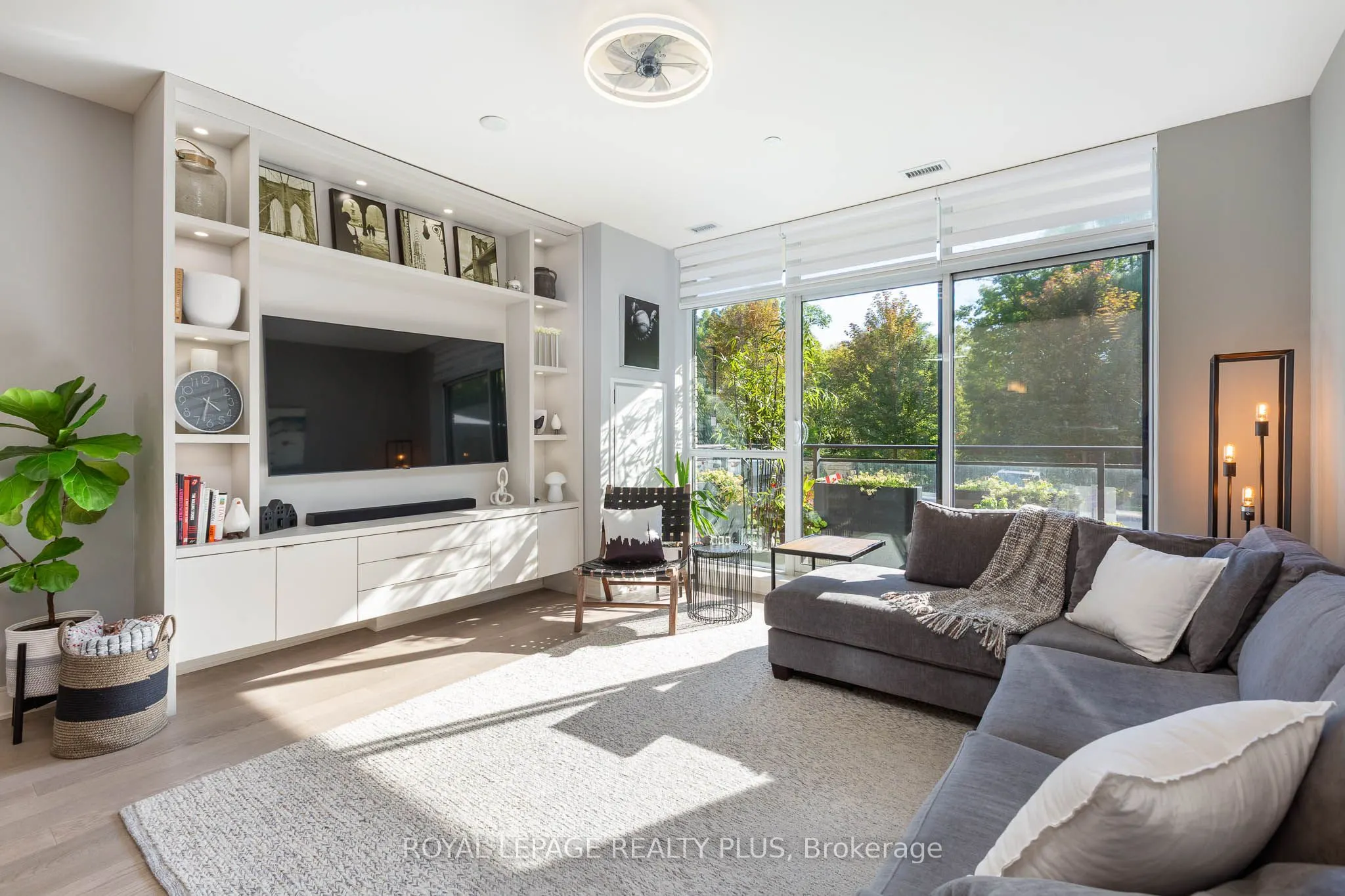 1575 Lakeshore Road W, #105