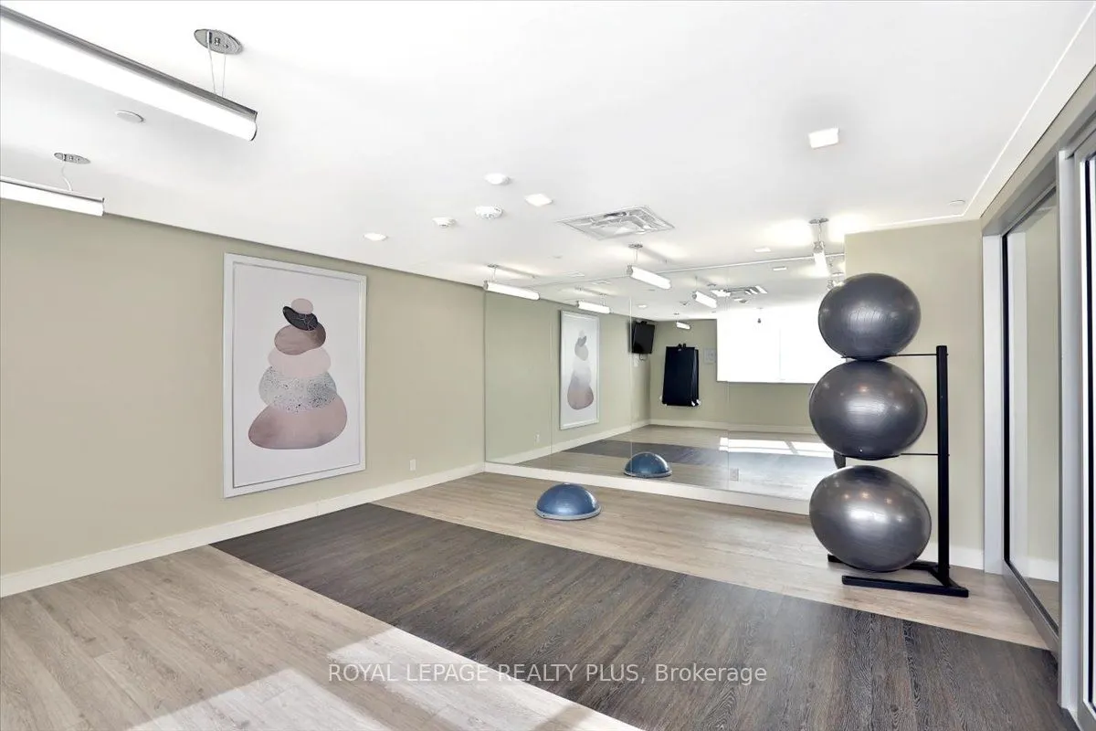 1575 Lakeshore Road W, #105