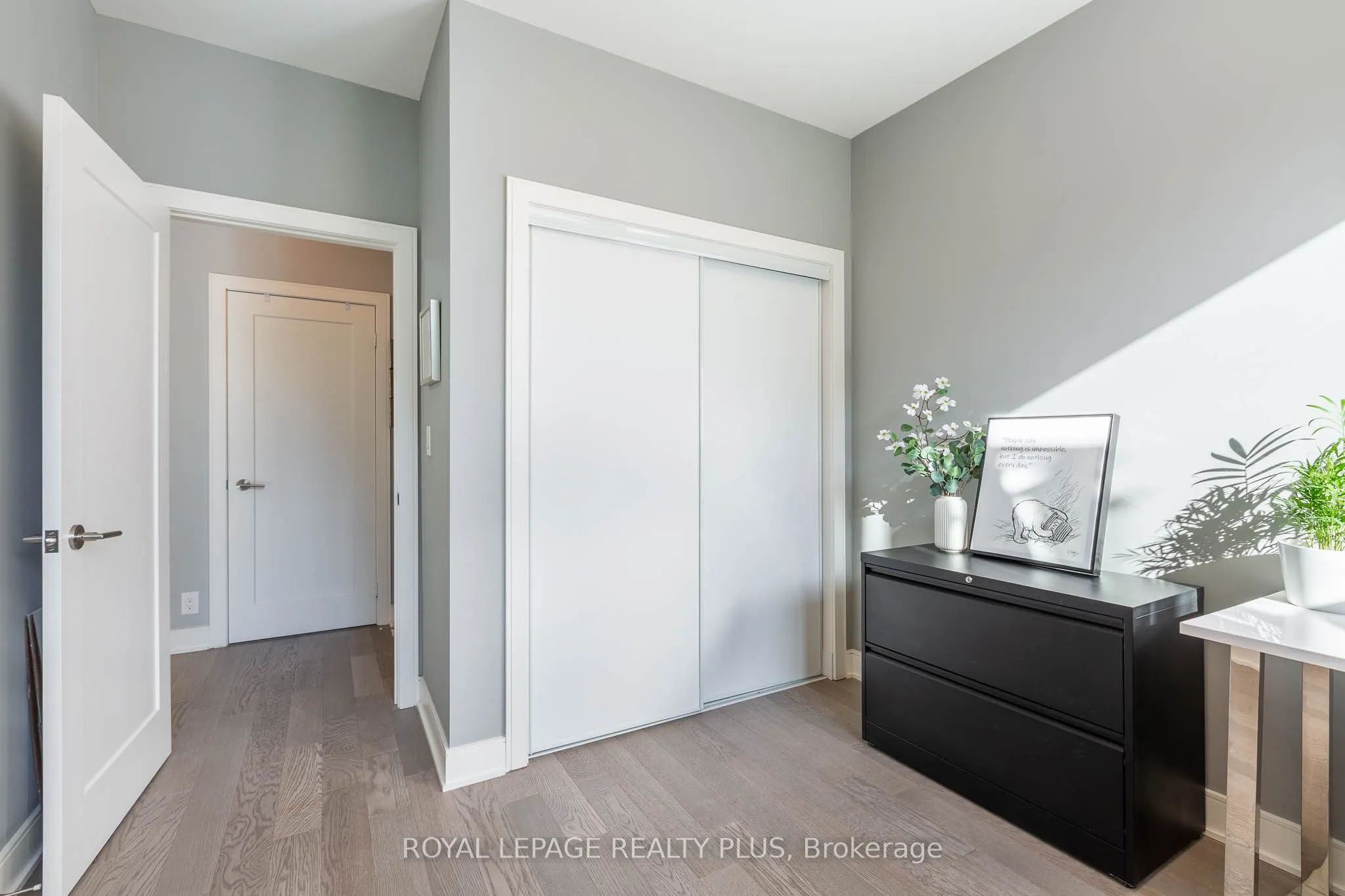 1575 Lakeshore Road W, #105