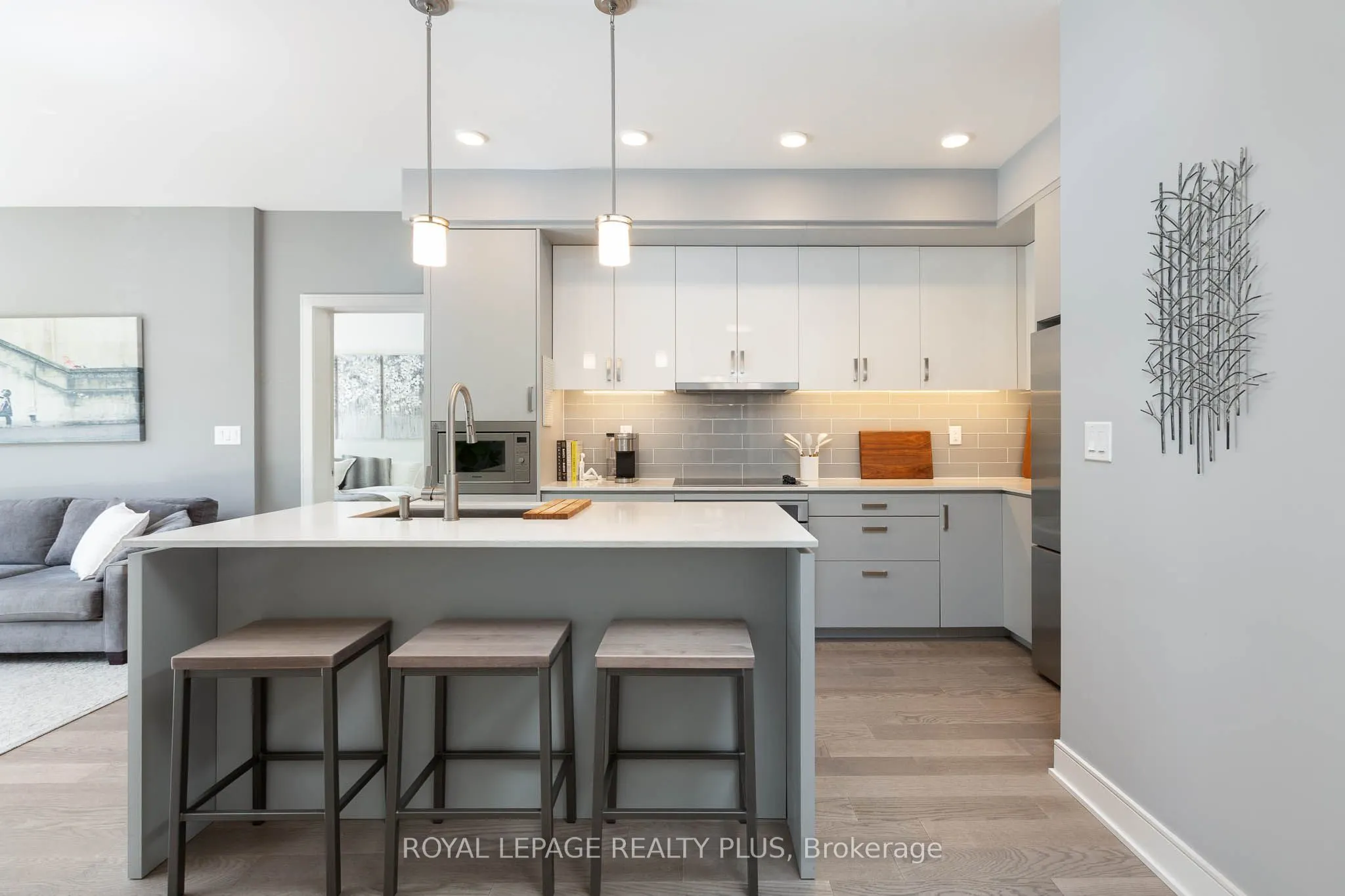 1575 Lakeshore Road W, #105