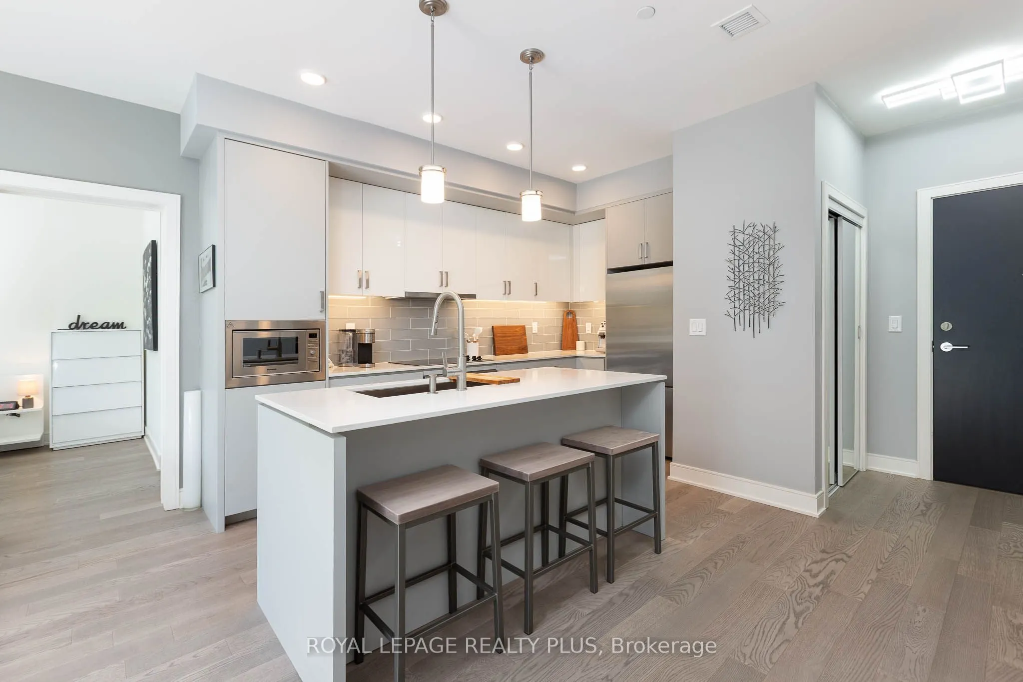 1575 Lakeshore Road W, #105
