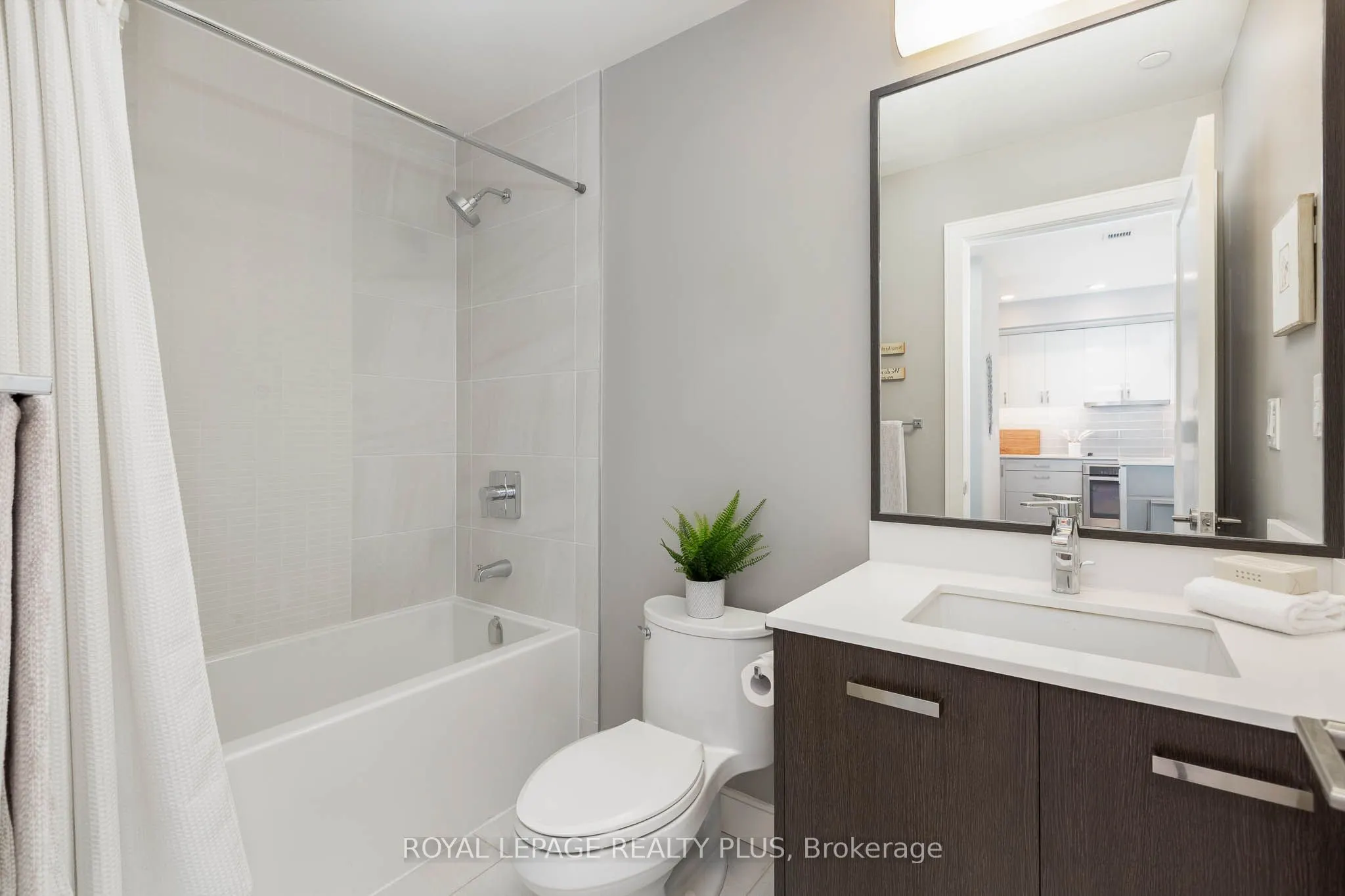 1575 Lakeshore Road W, #105