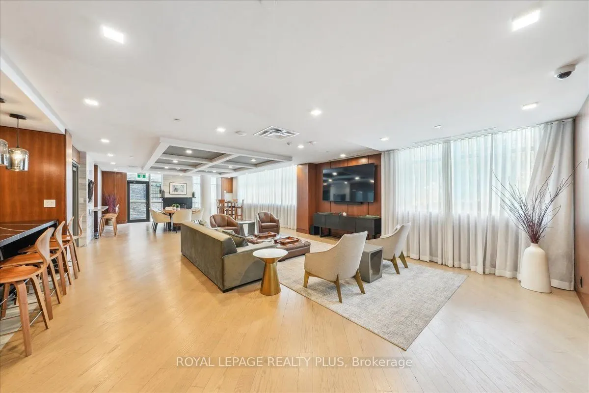 1575 Lakeshore Road W, #105
