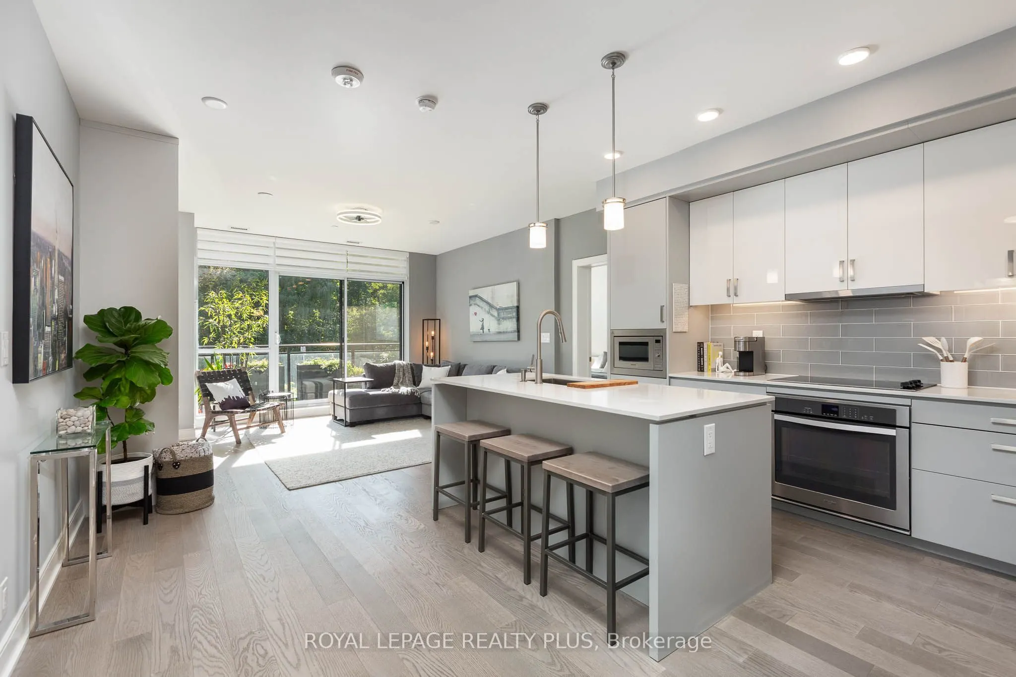 1575 Lakeshore Road W, #105