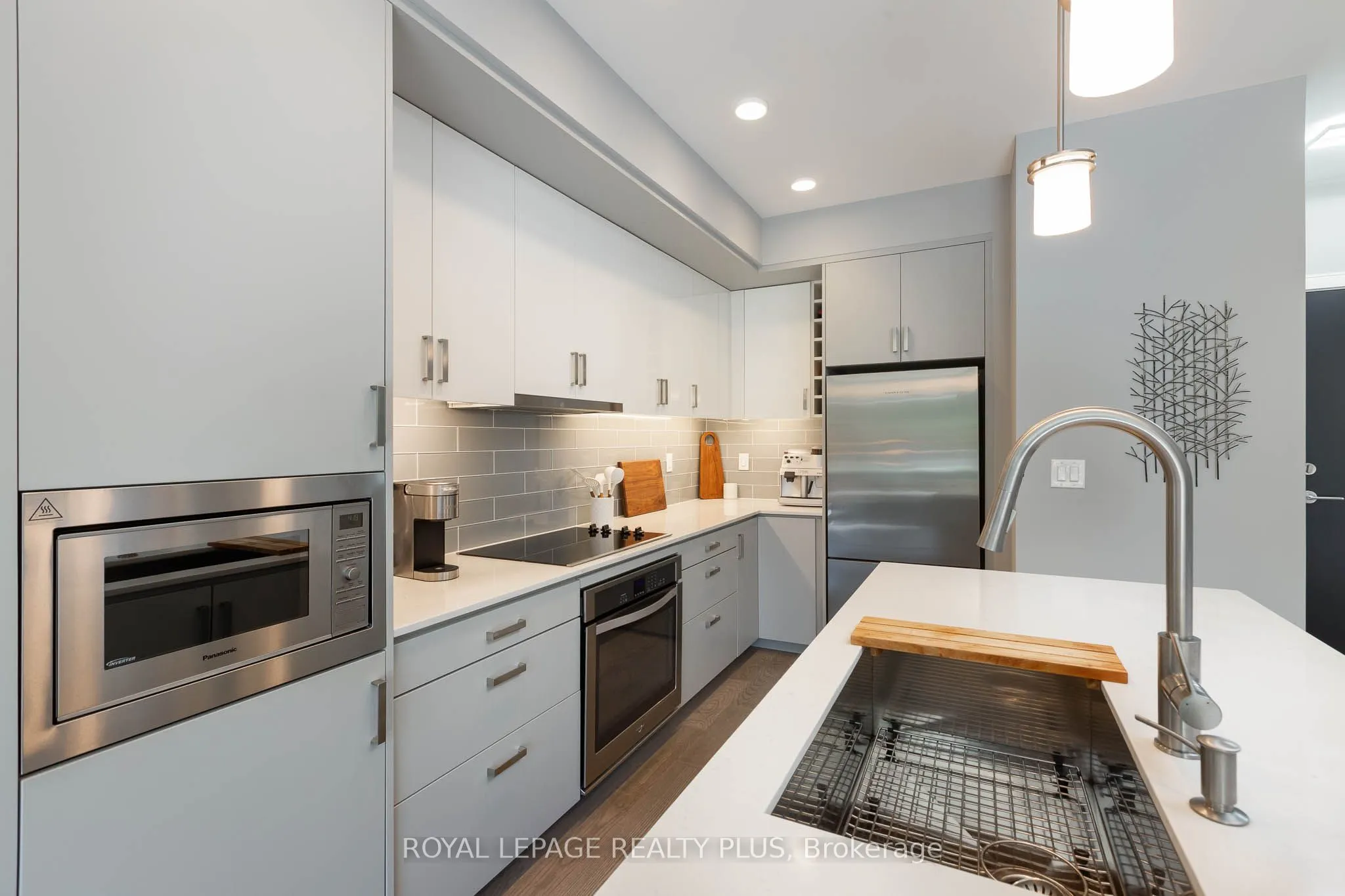 1575 Lakeshore Road W, #105