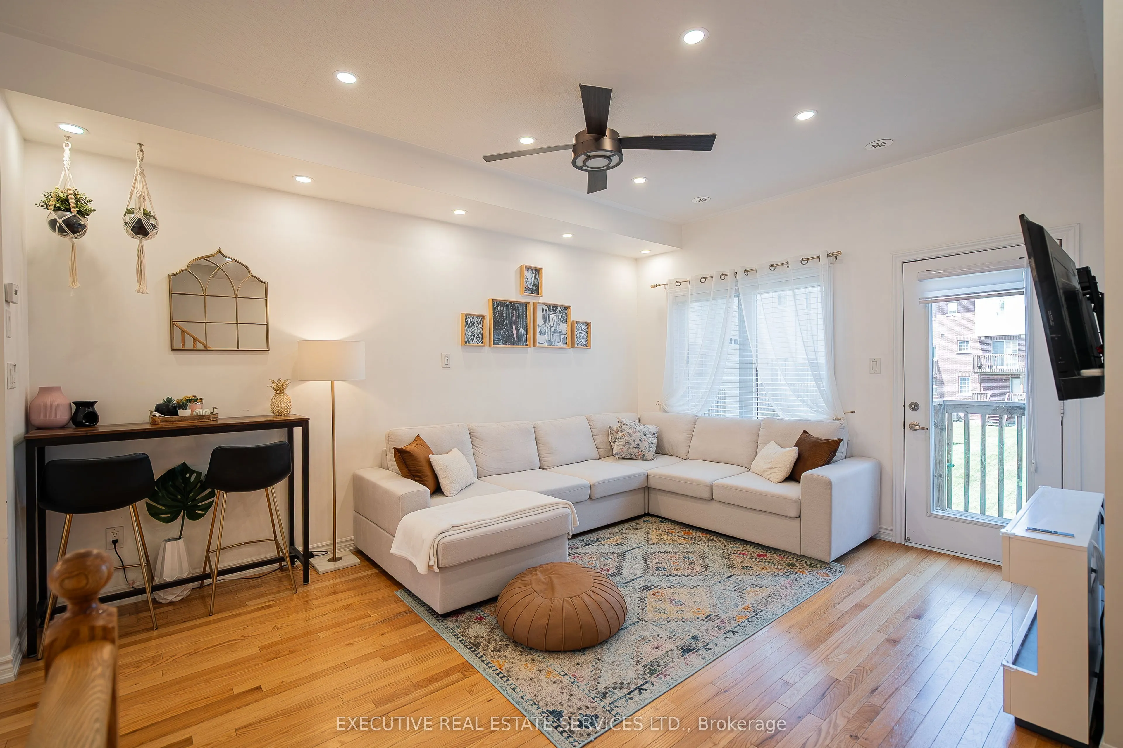 6 Abercove Close