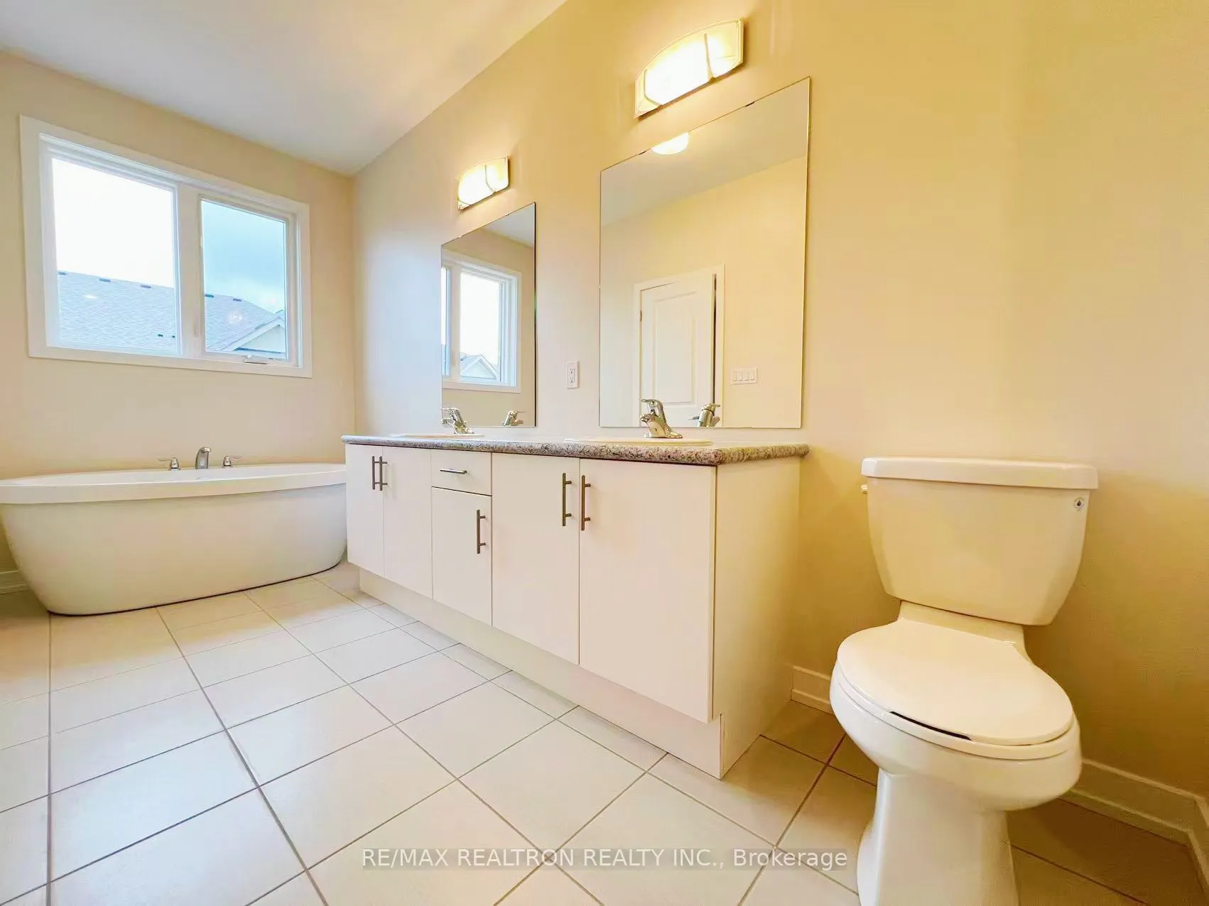 1175 Dartmouth Crescent