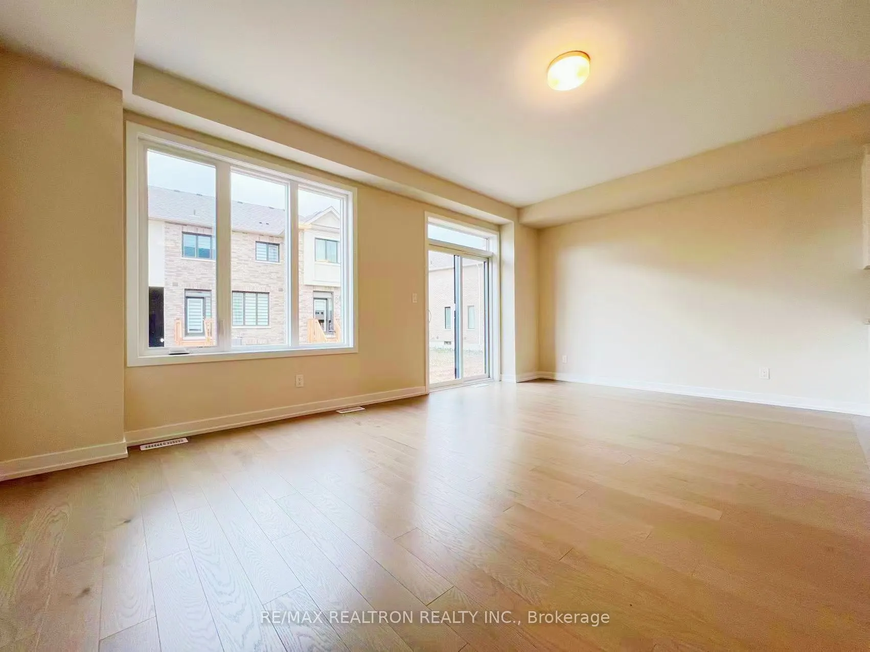 1175 Dartmouth Crescent