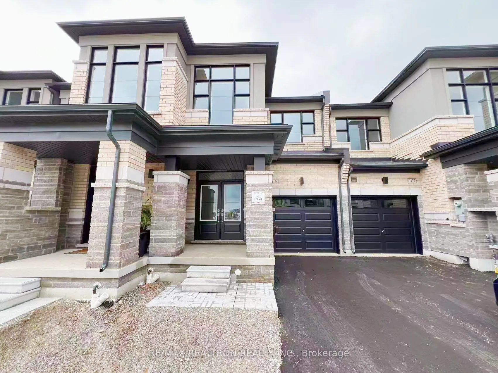 1175 Dartmouth Crescent