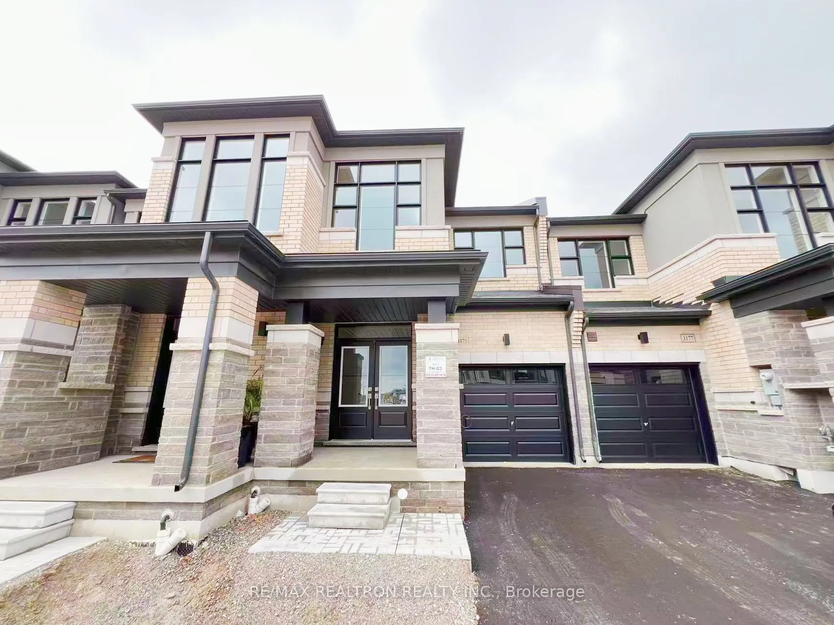 1175 Dartmouth Crescent