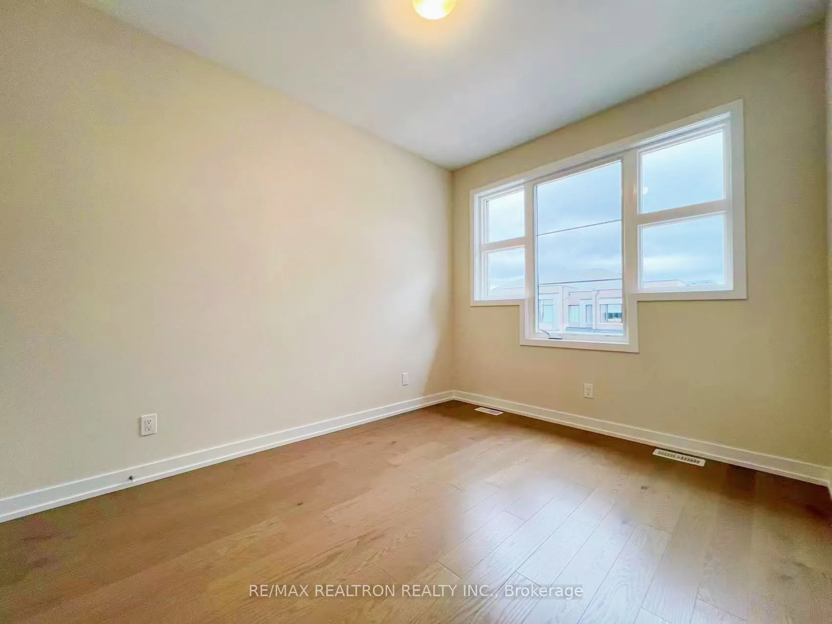 1175 Dartmouth Crescent