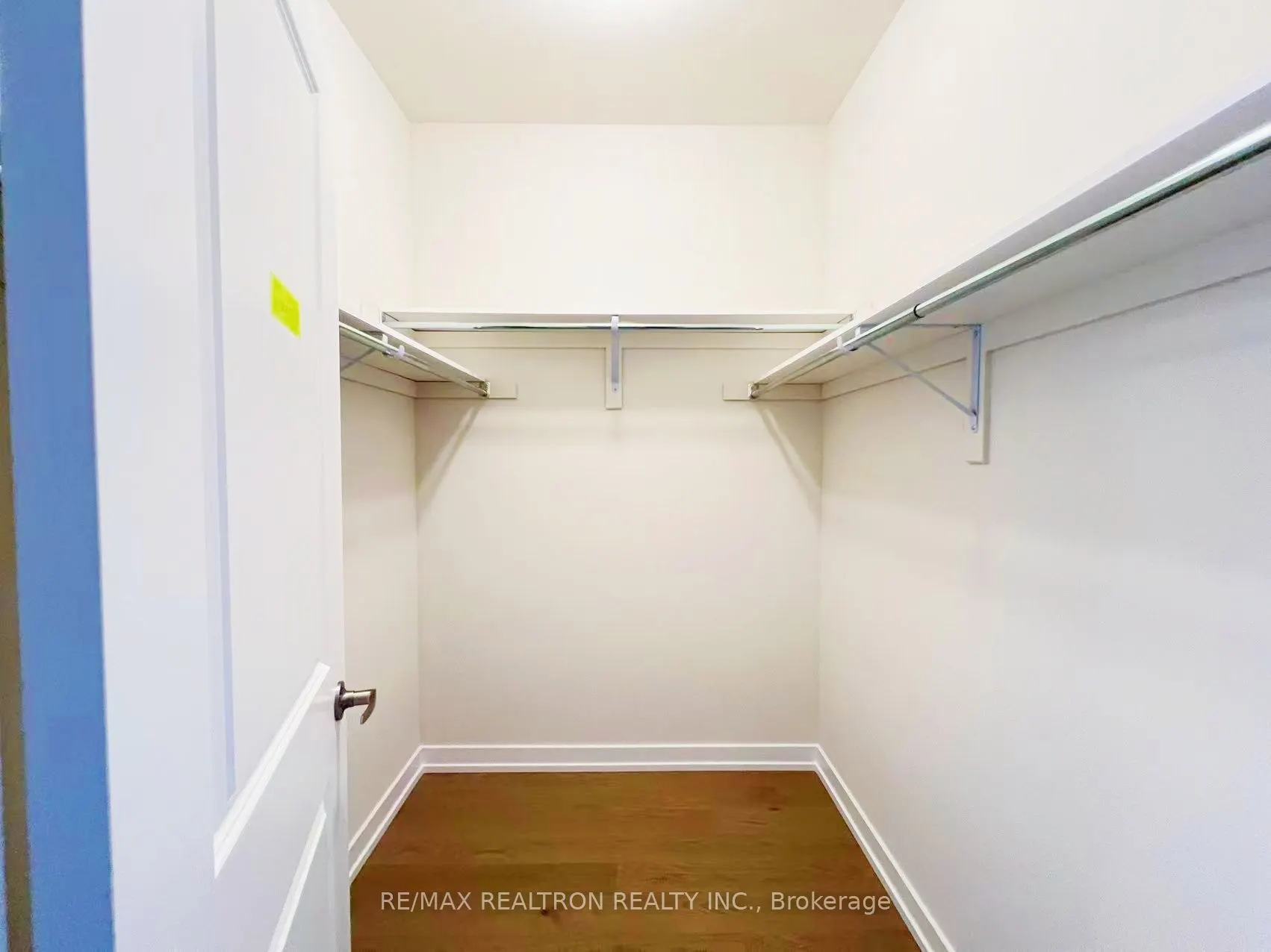 1175 Dartmouth Crescent