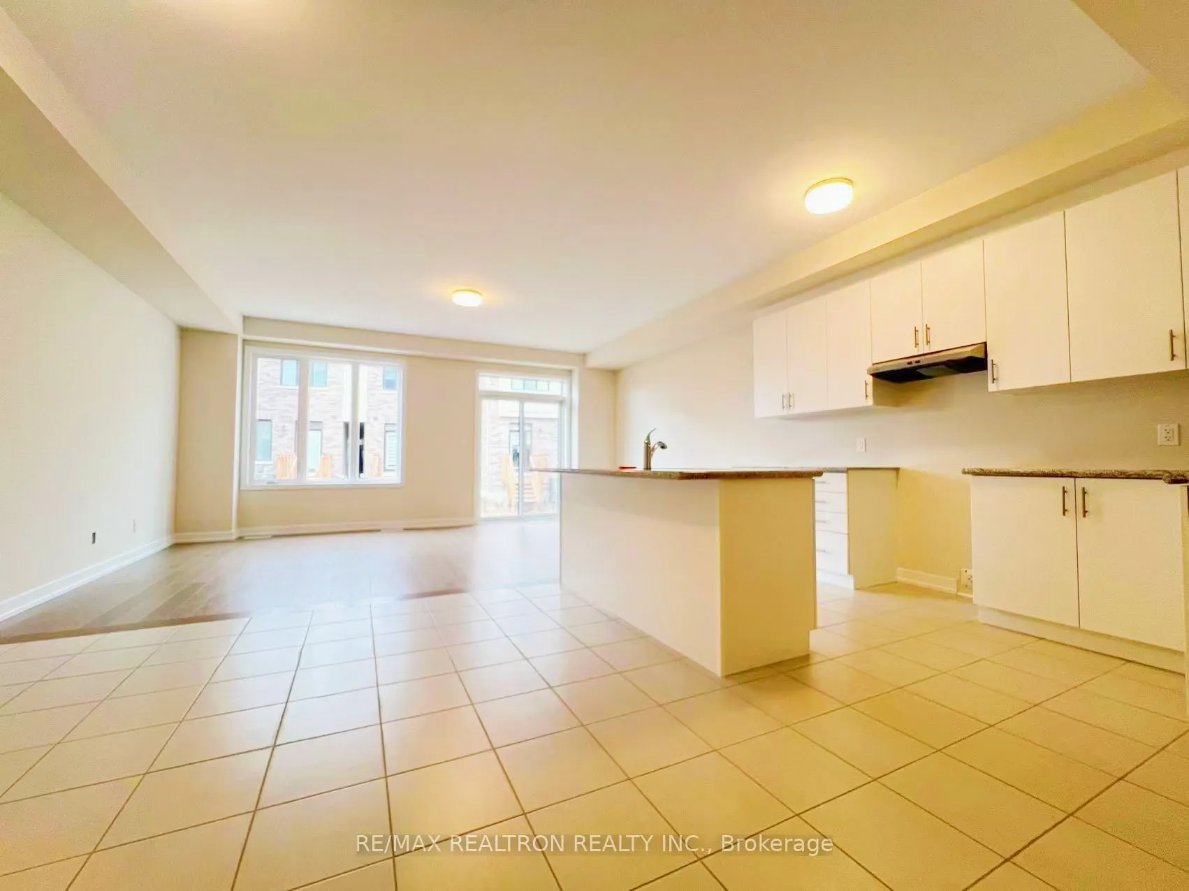 1175 Dartmouth Crescent
